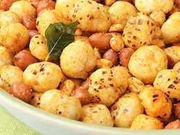 कोलेस्ट्रॉल कंट्रोल करने में आ रही है समस्या, डाइट में शामिल कर लें 5 देसी स्नैक्स, विंटर में मजे से खाएं ये चीजें कोलेस्ट्रॉल कंट्रोल करने में आ रही है समस्या, डाइट में शामिल कर लें 5 देसी स्नैक्स, विंटर में मजे से खाएं ये चीजें