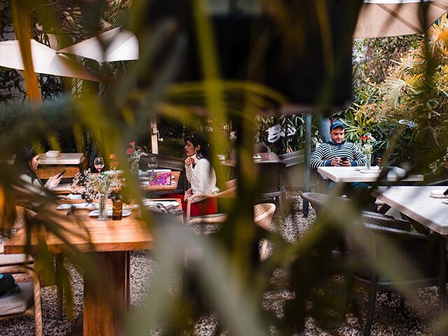 5 Open Air Restaurants In Delhi To Enjoy A Weekend Date 5 Open Air Restaurants In Delhi To Enjoy A Weekend Date