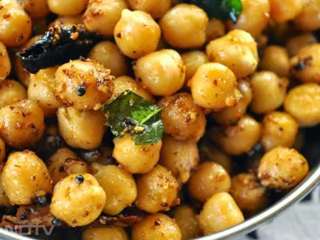 5 Popular Street Foods From Across India