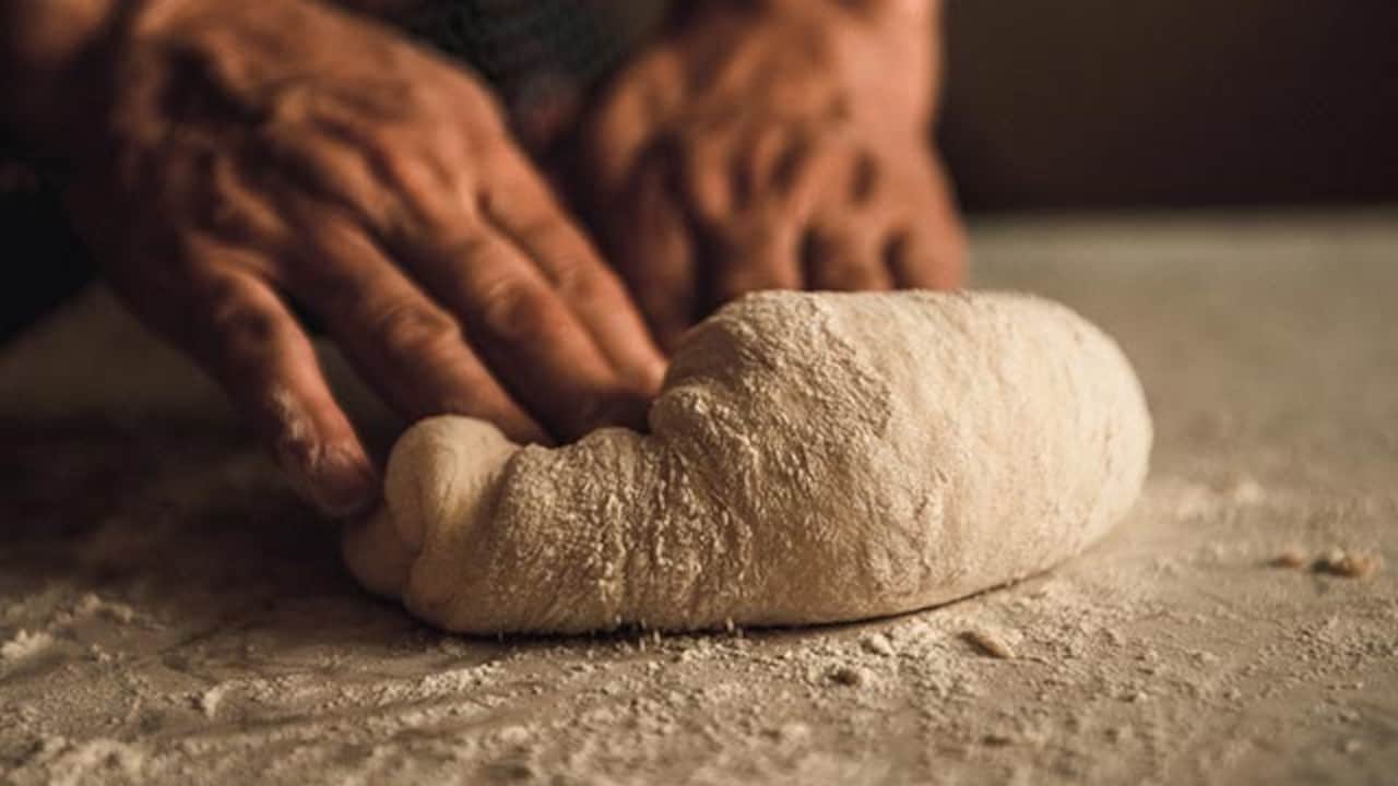 फ्रिज में रखने पर आटा काला क्यों पड़ जाता है?