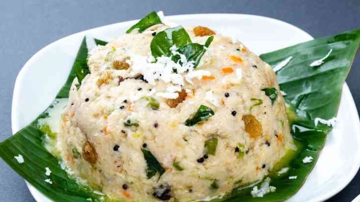 A savoury dish made with roasted rawa, vegetables, and spices, this upma is a hearty and filling breakfast option!
