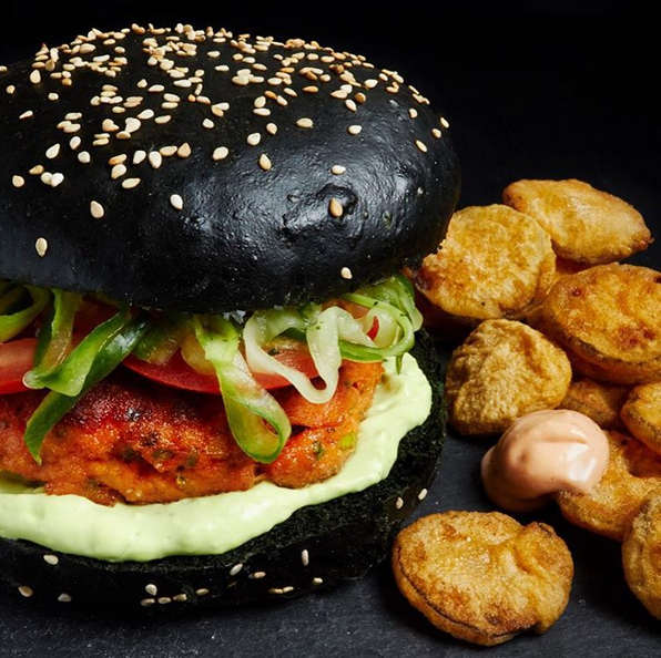 This Lastest Food Trend is Crossing Over to The Dark Side? This Lastest Food Trend is Crossing Over to The Dark Side?