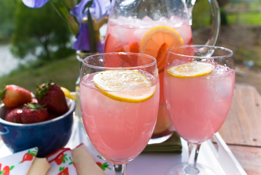 10 Cocktails to Get You Into The Christmas Spirit 10 Cocktails to Get You Into The Christmas Spirit