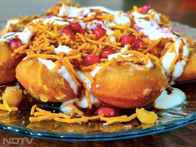 Don't Leave Delhi Without Trying These 5 Lip-Smacking Street Foods