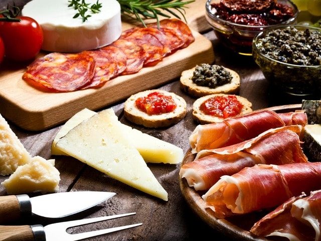 Photo : 5 Must-Have Ingredients For The Ultimate Charcuterie Board