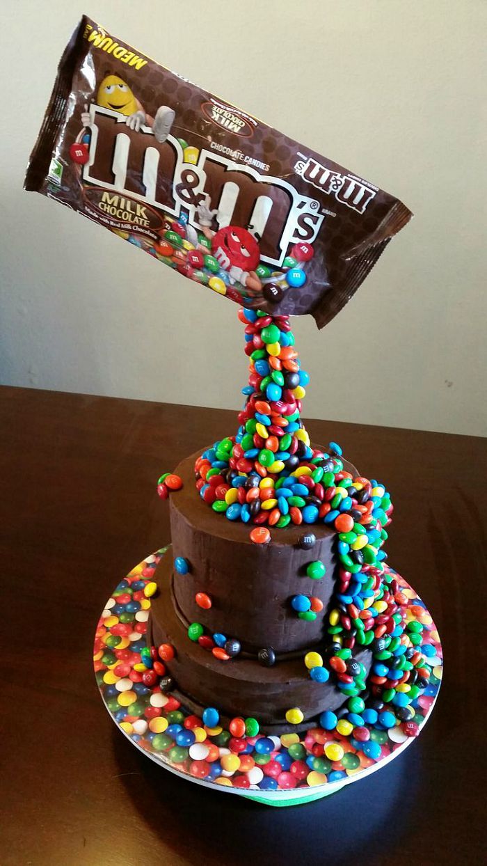 12 Gorgeous Cakes That Defy Gravity