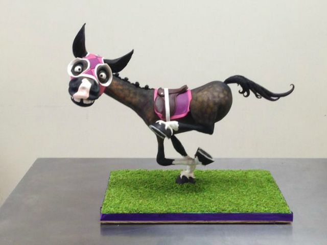 12 Gorgeous Cakes That Defy Gravity