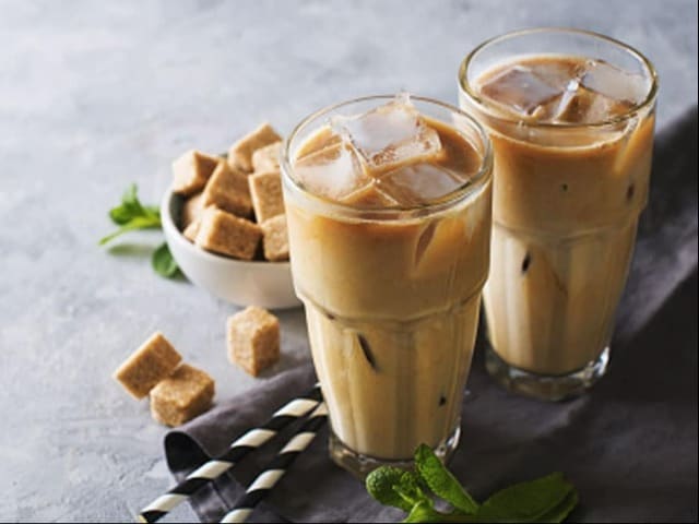 घर पर बनानी है रेस्तरां स्टाइल कोल्ड कॉफी, नोट कर लें ये टिप्स