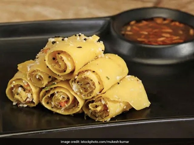 Photo : ब्रेकफास्ट में जरूर ट्राई करें ये 5 स्वादिष्ट गुजराती व्यंजन