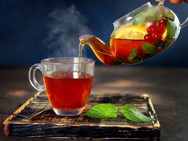 Photo : These 5 Winter Teas Will Warm You Up From The Inside