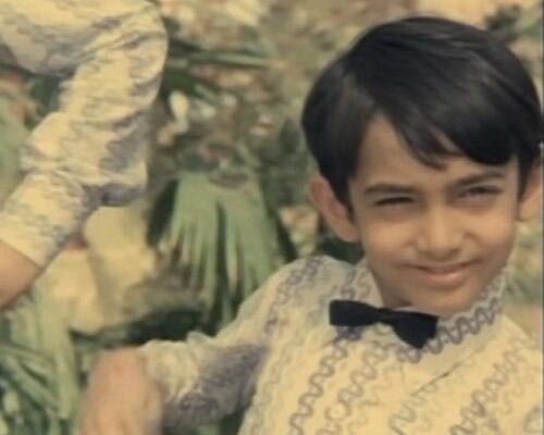 This is young Aamir in <I>Yaadon Ki Baarat</i> (1973). This was his entry into Bollywood.