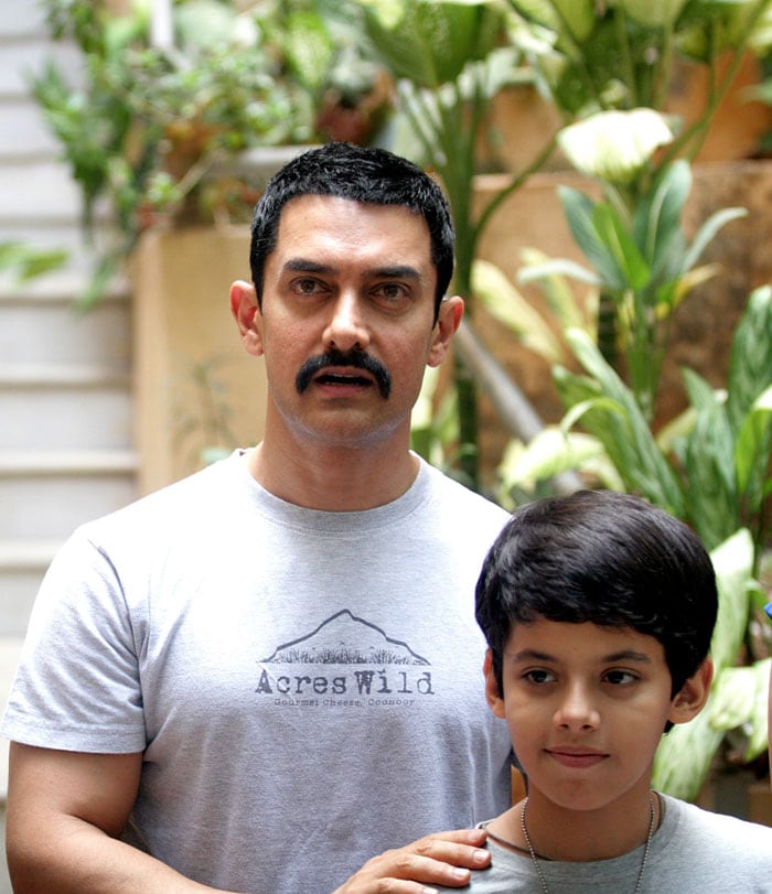 Aamir wished his little <i>Taare Zameen Par</i> co-star Darsheel Safary luck for his upcoming superhero film <i>Zokkomon</i>.