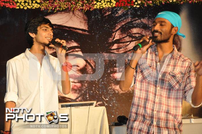 Dhanush, Aishwaryaa at the music launch of <i>3</i>