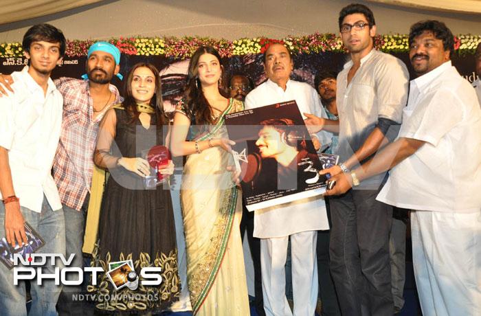 Dhanush, Aishwaryaa at the music launch of <i>3</i>