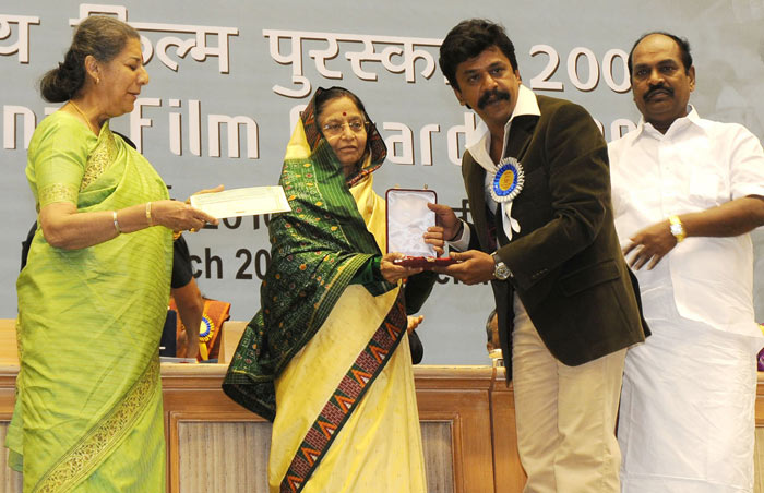 Priyanka, Kangna receive National Awards