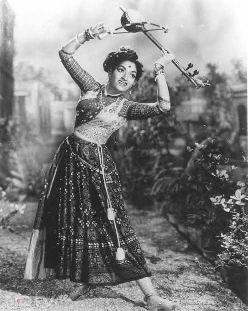 &lsquo;झनक झनक पायल बाजे' फेम अभिनेत्री संध्या शांताराम ने 4 अक्टूबर 2025 को दुनिया को अलविदा कहा.