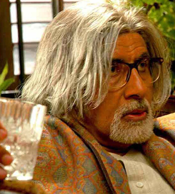 In 2008, Big B became the eccentric old man once again for <I>The Last Lear</I>, for which he sported a dishevelled look.