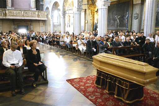 German film director Wim Wenders, left, sits beside Enrica Fico, the widow of late Italian director Michelangelo Antonioni, attend the funeral at the St Giorgio cathedral in Ferrara, Italy, Thursday, Aug 2, 2007.