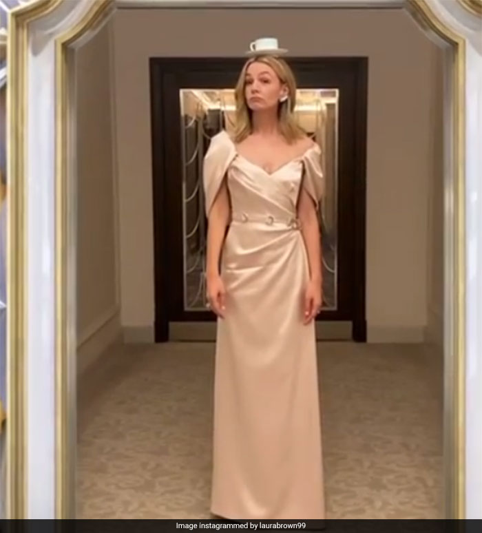 Carey Mulligan, who had a Best Actress nomination for <I>Promising Young Woman</I>, revealed in an interview that she wore heels for the first time in 18 months. Dressed in Prada, she checked in from a hotel in London. (courtesy <a href=" https://www.instagram.com/laurabrown99/ " target="_blank" rel="nofollow" > laurabrown99</a>)
