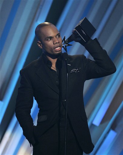 Kirk Franklin accepts the award for best gospel artist during the 6th annual BET Awards