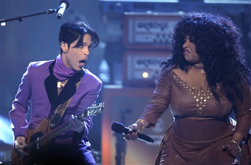 Prince, left, performs with Chaka Khan during the 6th annual BET Awards.