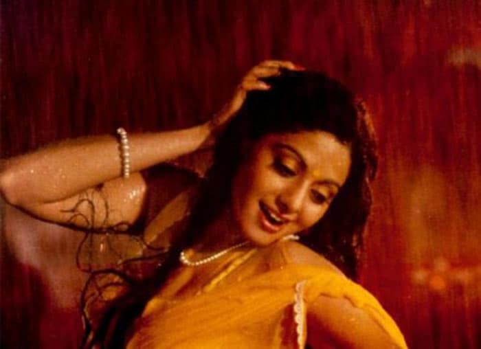 Sridevi also looked amazing in the song <I>Lagi aaj saawan</i> from the film <I>Chandni</i>.