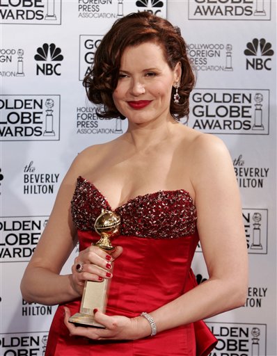 Geena Davis poses with the award she won for best actress in a television drama series for her work on <I>Commander in Chief</I> at the 63rd Annual Golden Globe Awards.
