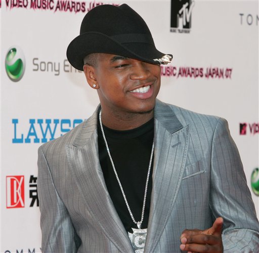 US singer Ne-Yo poses for photographers upon arrival for the MTV Video Music Awards Japan 2007 ceremony in Saitama city.