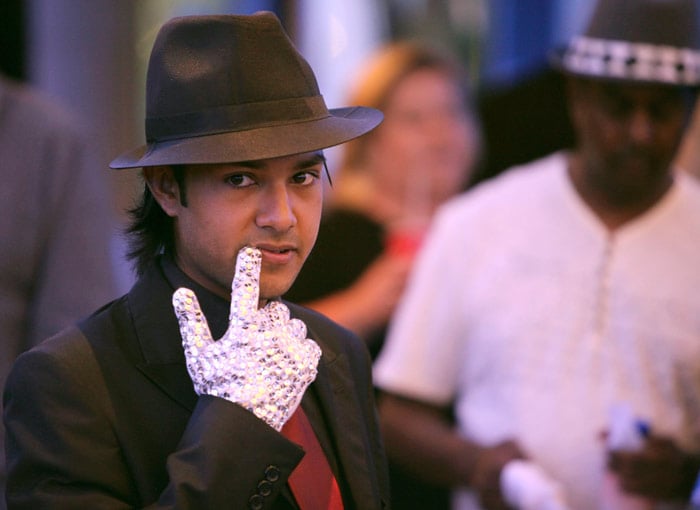 A fan waits for the start of the premiere of the Michael Jackson movie "This Is It" in Johannesburg, South Africa, Wednesday, Oct. 28, 2009. (Photo: AP Photo)