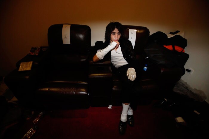 A Michael Jackson look alike performer, rests after dancing in the style of the late singer, ahead of the premiere screening of the documentary "This Is It" in Beijing, China, Tuesday, Oct. 27, 2009.The Michael Jackson documentary "This Is It" has snapped up one of the last of China's 20 annual foreign movie import slots. Chinese censors approved the film, clearing it in time for the global release. (Photo:  AP Photo)