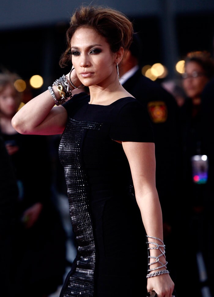 Jennifer Lopez arrives to the premiere of "Michael Jackson's This Is It" on Tuesday, Oct. 27, 2009, in Los Angeles. (Photo: AP)