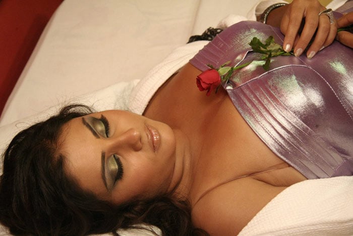 Namitha Actress Hot New Bf Videos - Namitha's too sexy for a sari