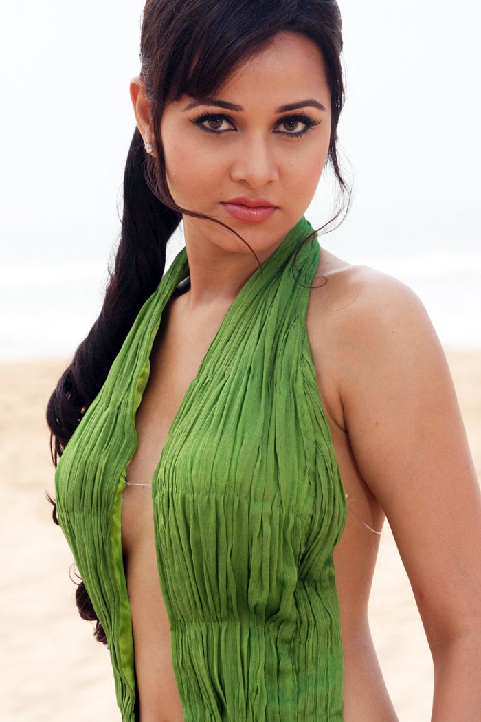 Xxx Nisha Kothari - Hot & wild item girl Priyanka