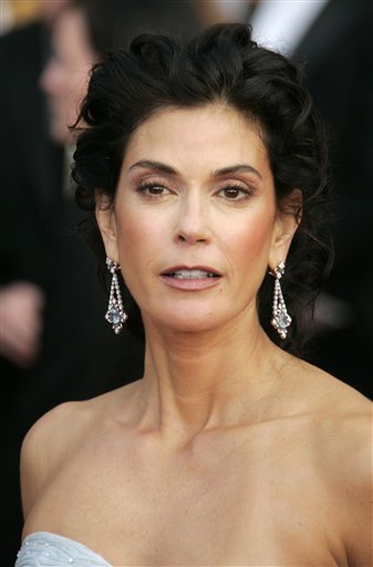 Teri Hatcher arrives at the 13th Annual Screen Actors Guild Awards.