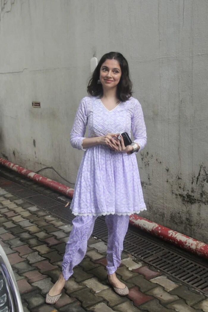 दिव्या खोसला ट्रेडीशनल आउटफिट में नजर आईं.