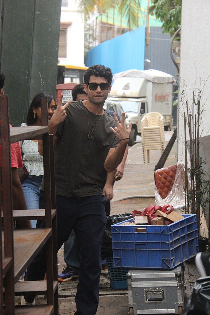 Aayush Sharma posed for the shutterbugs outside Anand Pandit's office in Juhu.