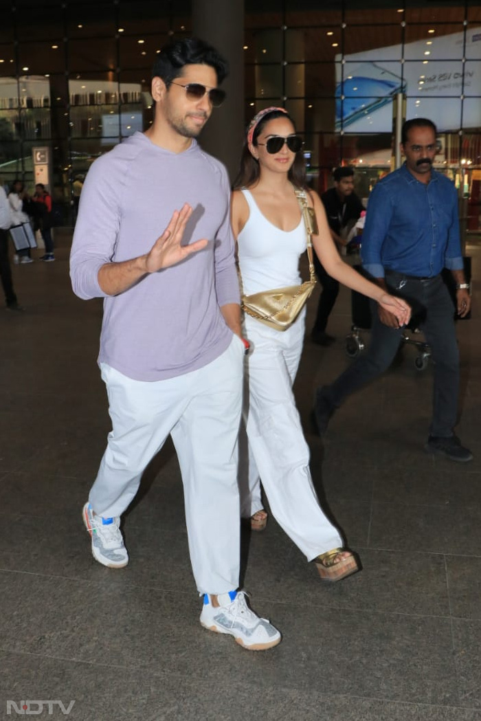 Kiara Advani and husband Sidharth Malhotra were dressed in their casual best. (Image courtesy: Varinder Chawla)