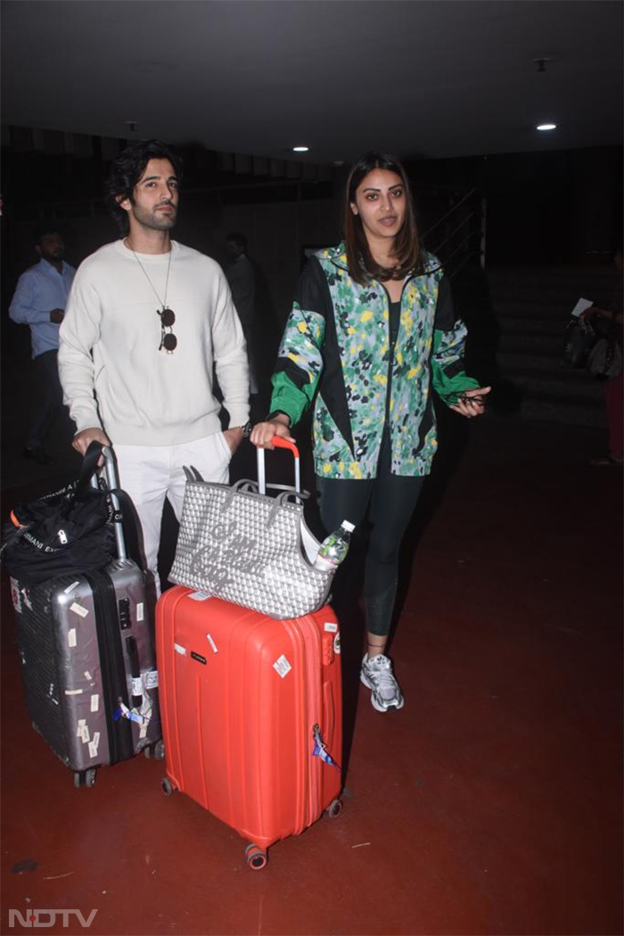 Aditya Seal and wife Anushka Ranjan were also pictured at the Mumbai airport. (Image courtesy: Varinder Chawla)