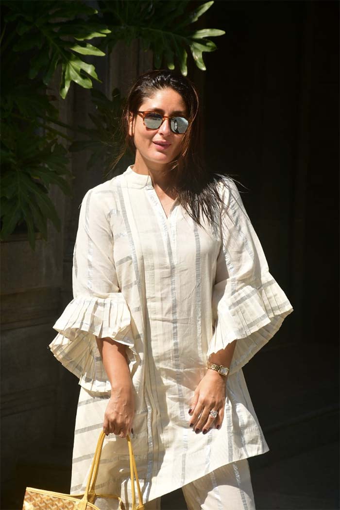 Kareena Kapoor visited her father, veteran actor Randhir Kapoor, with her son Jeh and mom Babita in Bandra, Mumbai on Monday. She looked pretty in a cream outfit.  (Image courtesy: Varinder Chawla)