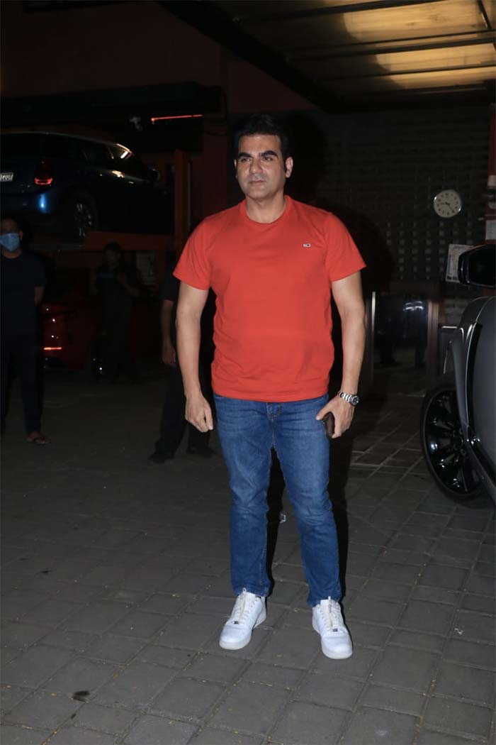 Arbaaz Khan came dressed in a red tee and jeans for his brother-in-law's birthday party.  (Image courtesy: Varinder Chawla)