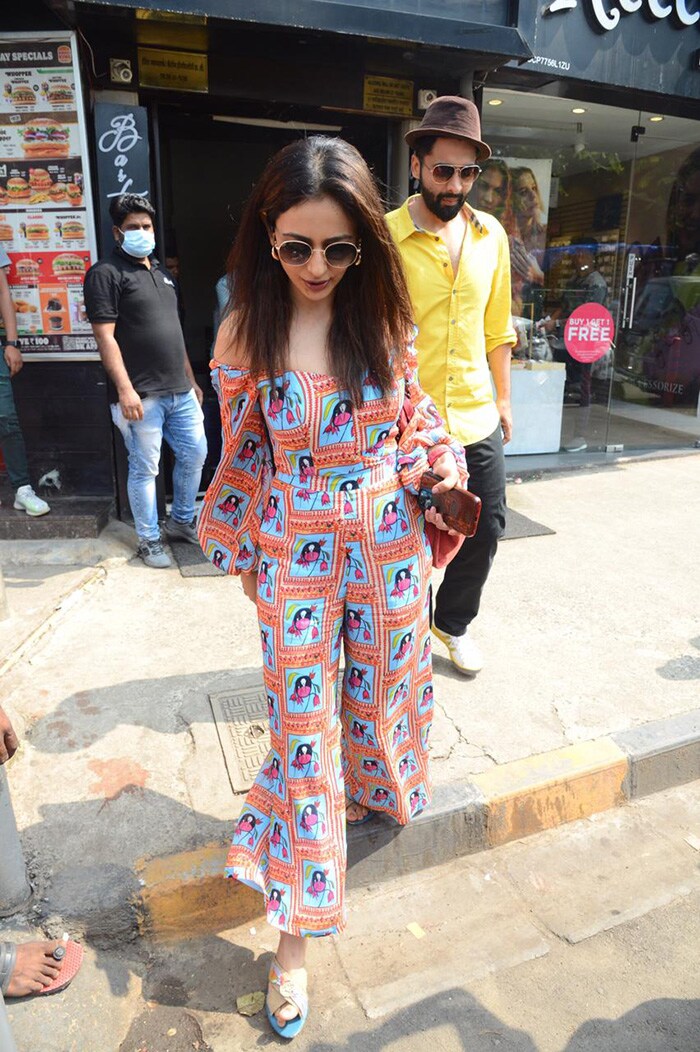 Rakul Preet Singh stepped out for lunch with Jackky Bhagnani in Bandra.