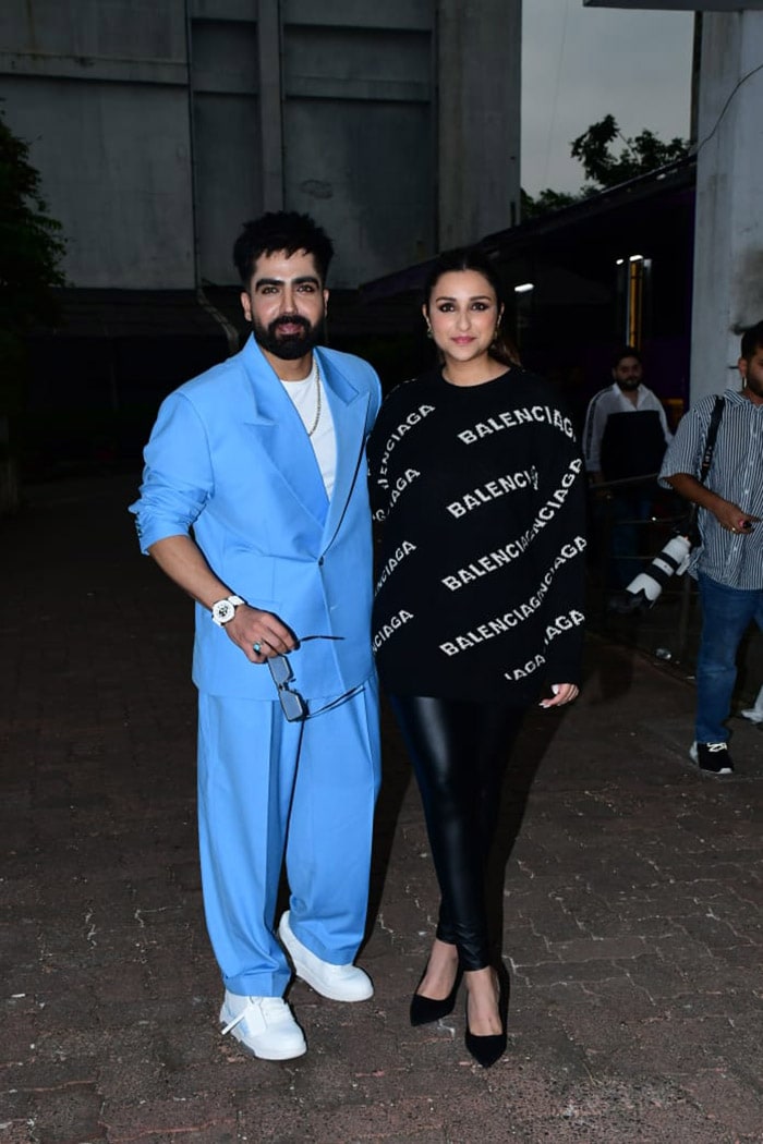 <i>Code Name: Tiranga</i> co-stars Parineeti Chopra and Harrdy Sandhu were pictured together. (Image courtesy: Varinder Chawla)