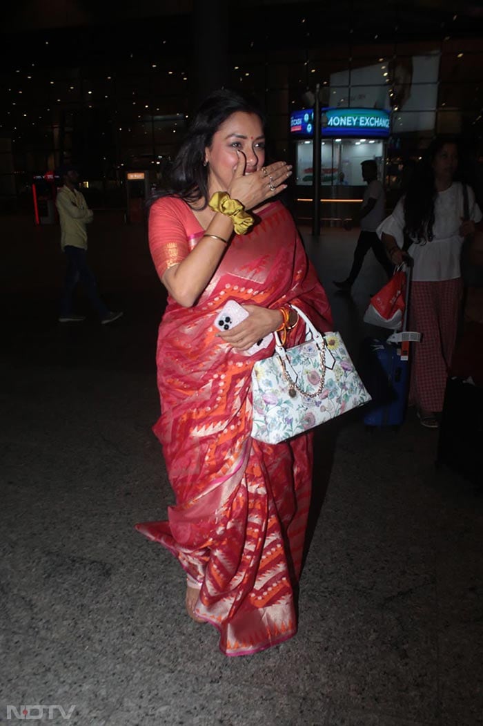 A Look At Rupali Ganguly\'s Festive Airport Look
