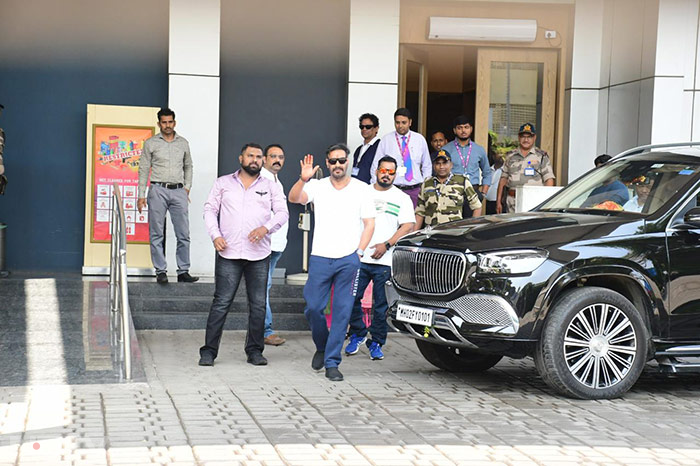 A Round Up Of Ajay Devgn"s Birthday Celebrations With Fans