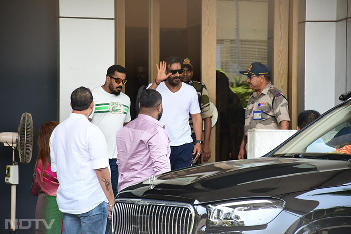 A Round Up Of Ajay Devgn"s Birthday Celebrations With Fans