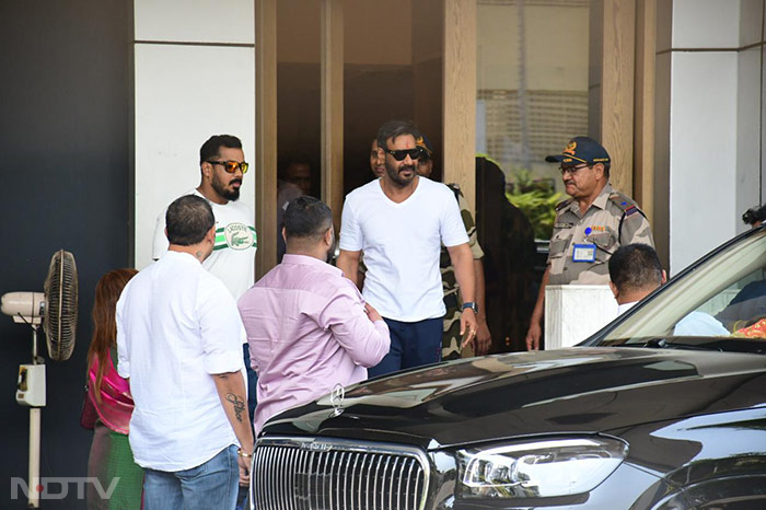 A Round Up Of Ajay Devgn"s Birthday Celebrations With Fans