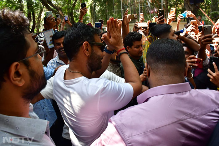 A Round Up Of Ajay Devgn"s Birthday Celebrations With Fans