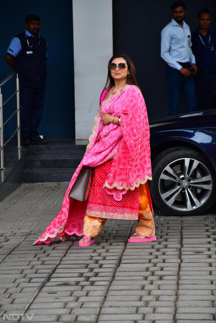 The actress was dressed in her festive best as she flew out of Mumbai. (Image courtesy: Varinder Chawla)