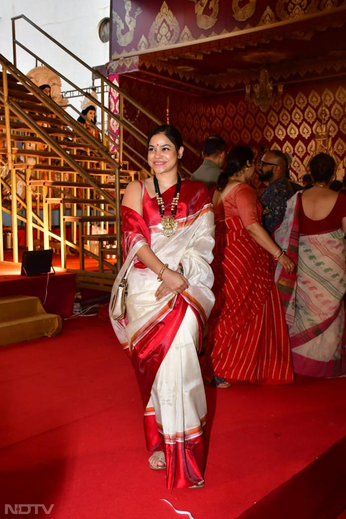 <i>The Kapil Sharma Show</i> star Sumona Chakravarti was also pictured at the <i>pandal</i>. (Image courtesy: Varinder Chawla)