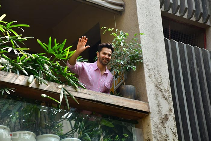 A Round-Up Of Varun Dhawan"s Birthday Celebration With Fans